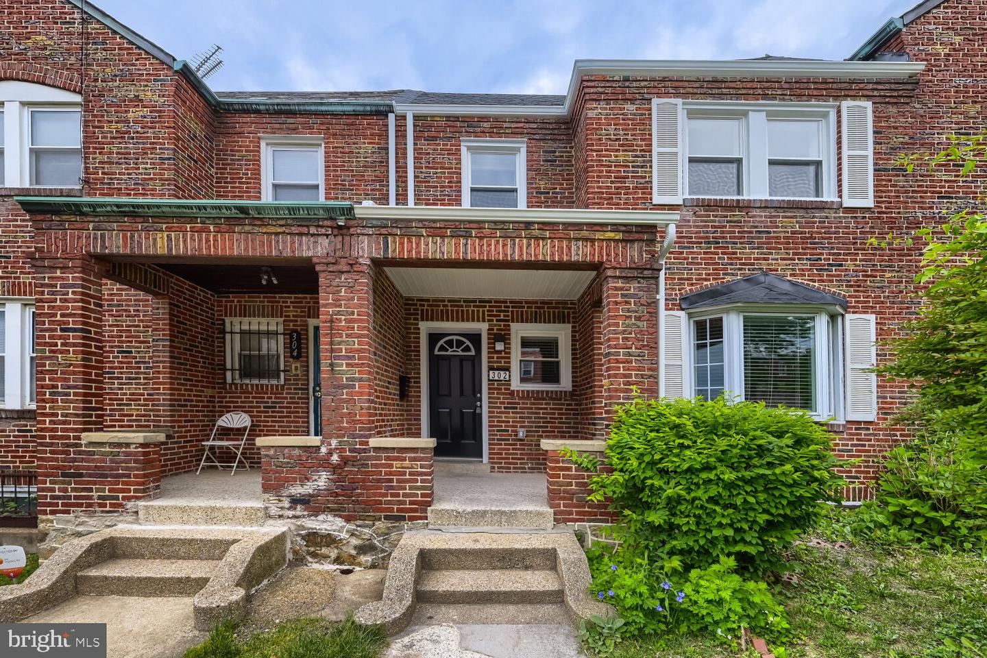 302 MARTINGALE AVE Property Photo 1