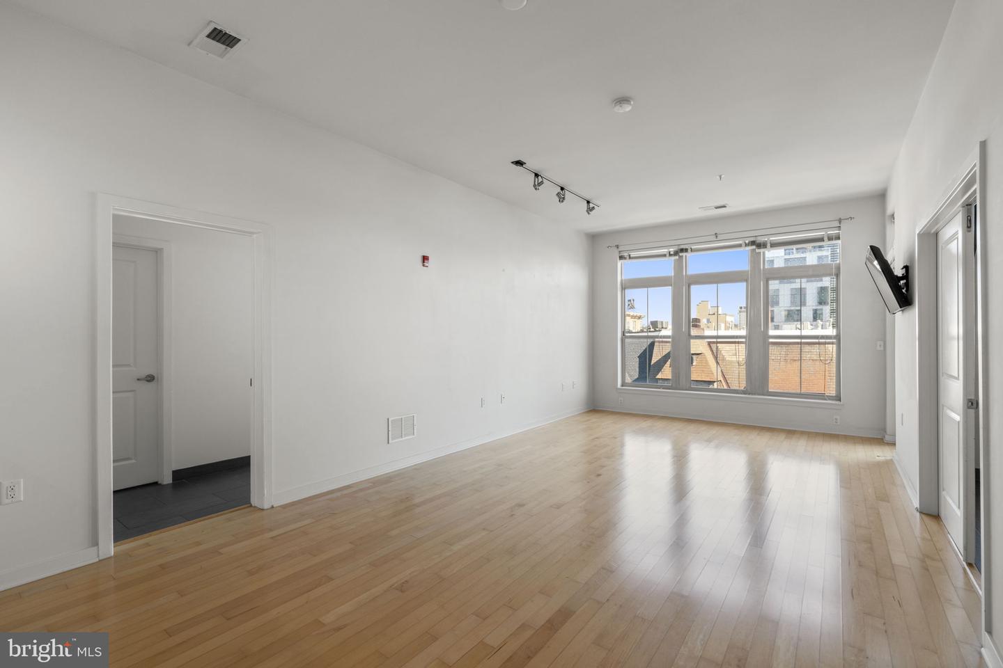 1209 N Charles St #319 Property Photo 6
