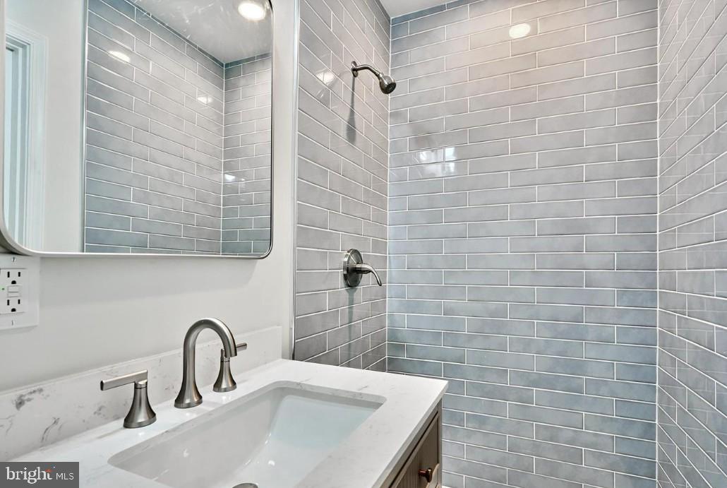 1341 Sargeant St Property Photo 10