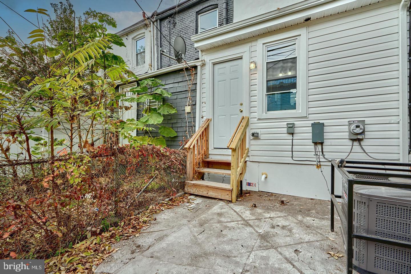 1341 Sargeant St Property Photo 18