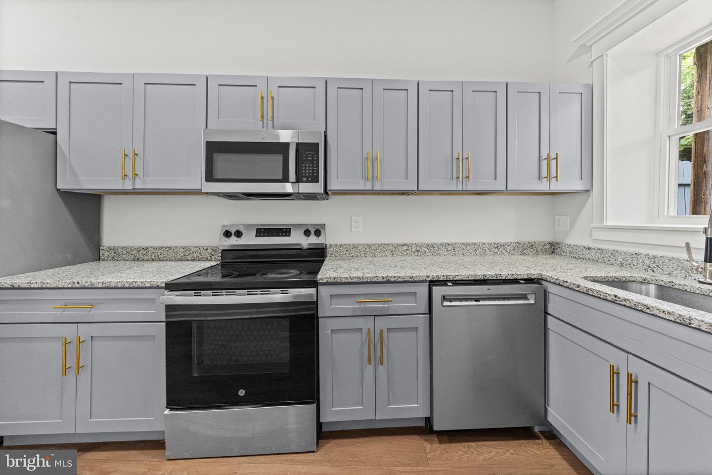1836 W Fayette St Property Photo 6