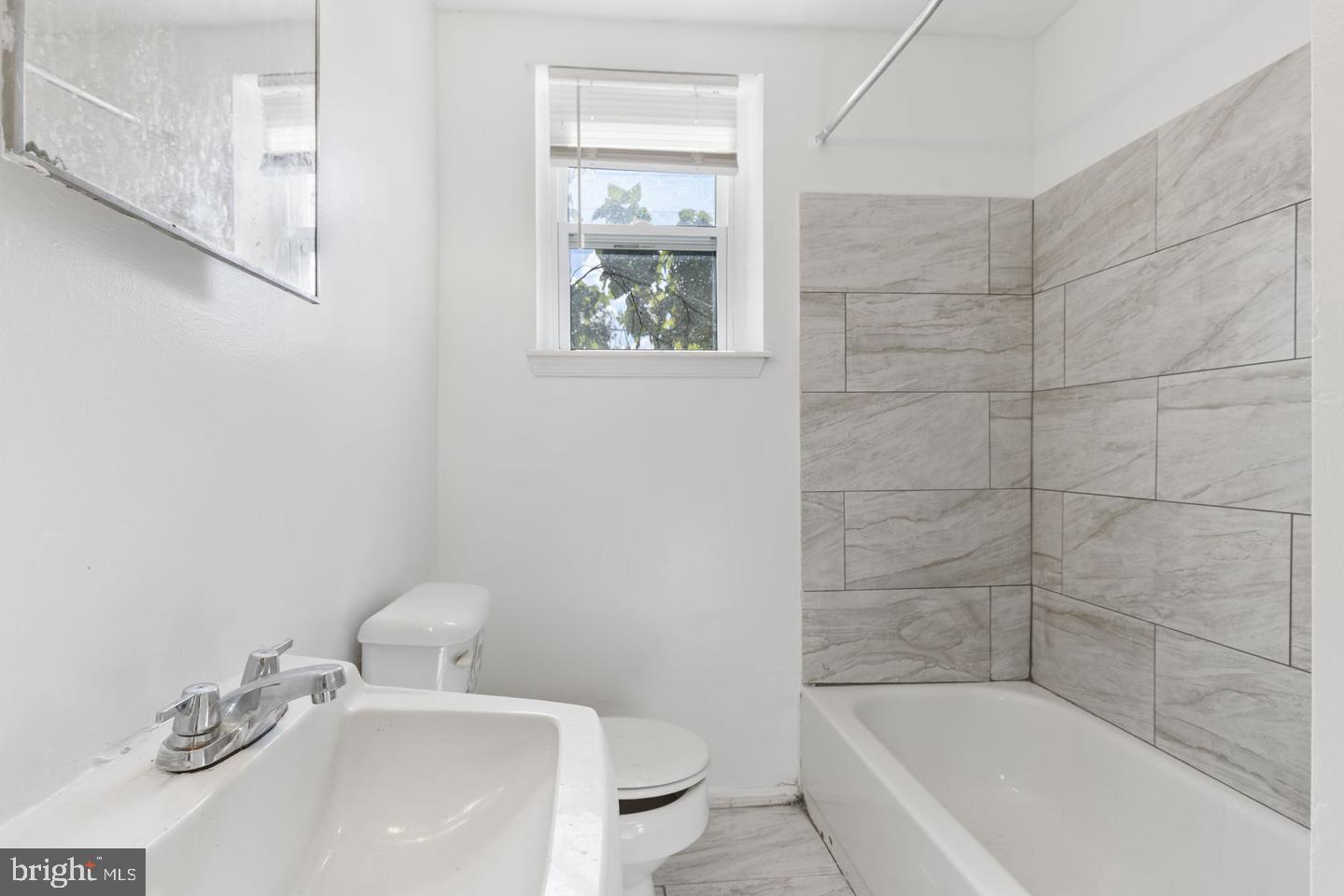 MDBA2231008 Property Photo 6