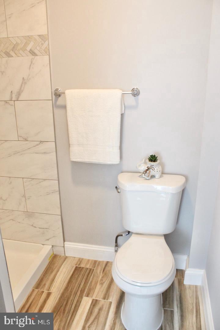 158 N Ellwood Ave Property Photo 8