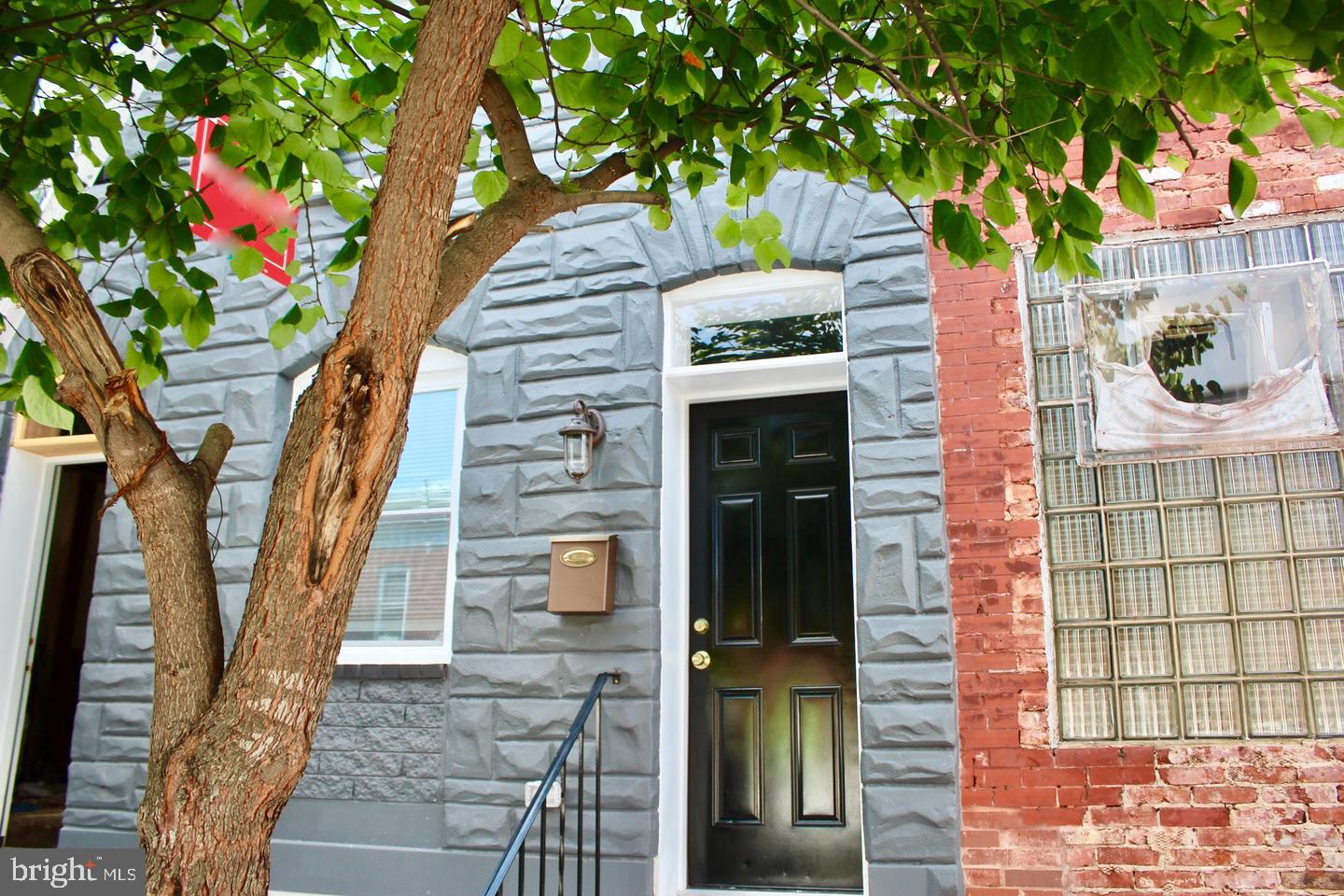 160 N Ellwood Ave Property Photo 2