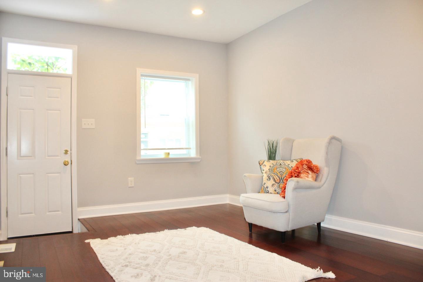 160 N Ellwood Ave Property Photo 15
