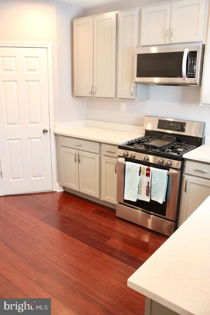160 N Ellwood Ave Property Photo 23