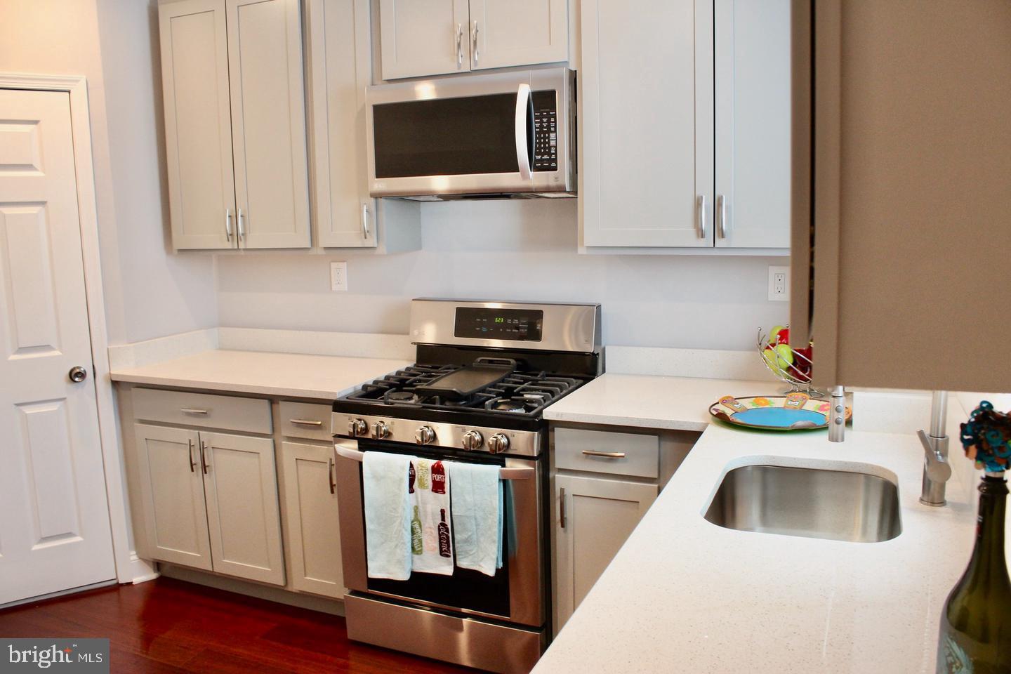 160 N Ellwood Ave Property Photo 25