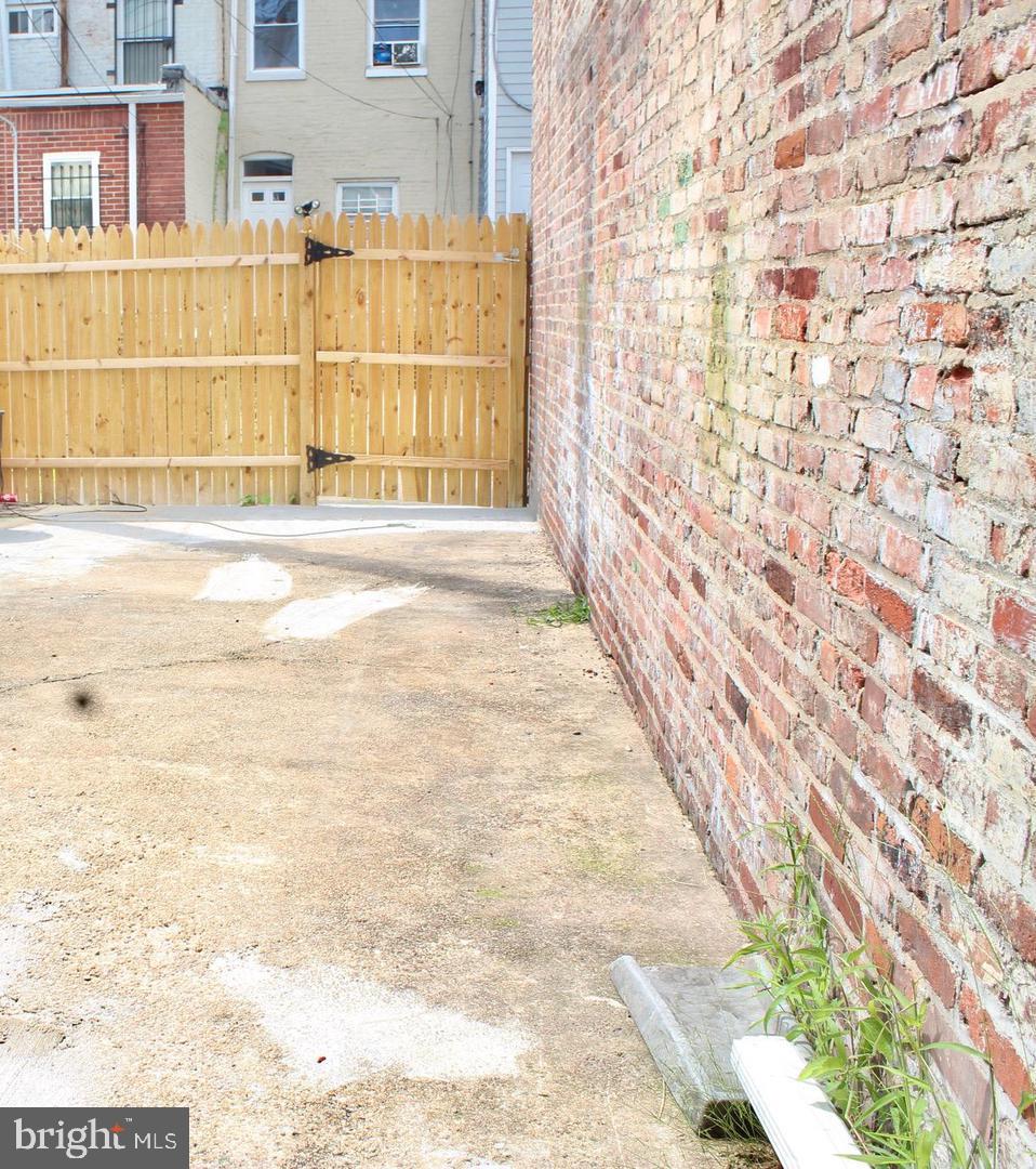 160 N Ellwood Ave Property Photo 47
