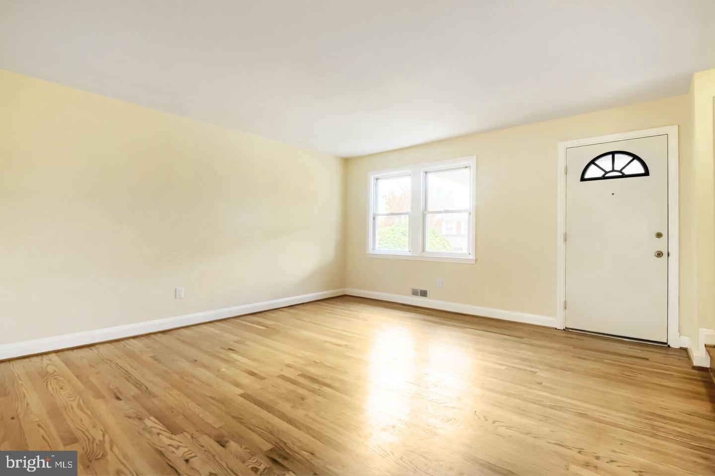 220 N Edgewood St Property Photo 5