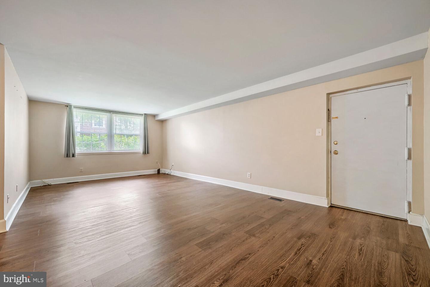 351 Homeland Sway #1d Property Photo 7