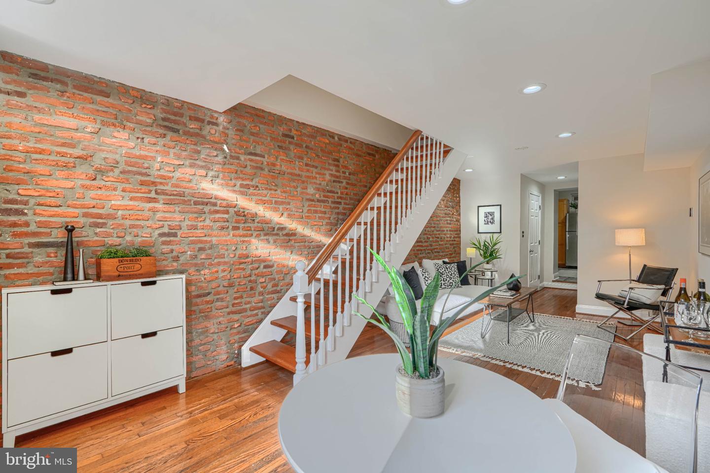 1013 S HIGHLAND Property Photo 1