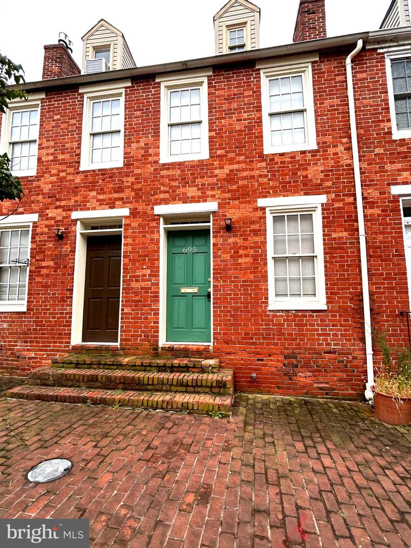 659 STIRLING ST Property Photo 1