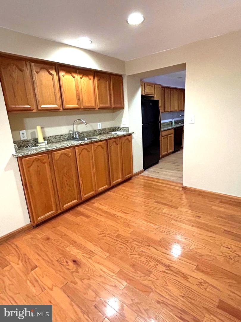 659 Stirling St Property Photo 6