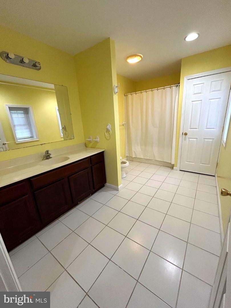 659 Stirling St Property Photo 14