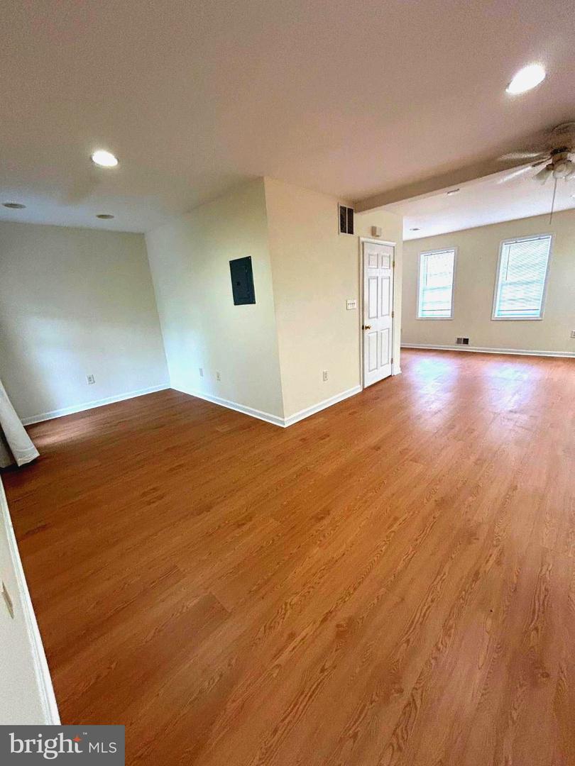 659 Stirling St Property Photo 17