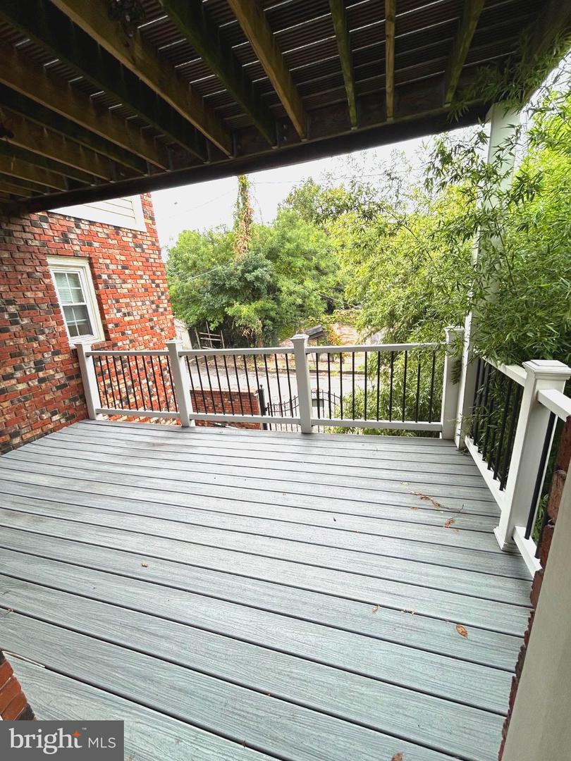 659 Stirling St Property Photo 18