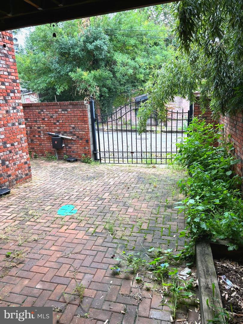 659 Stirling St Property Photo 31