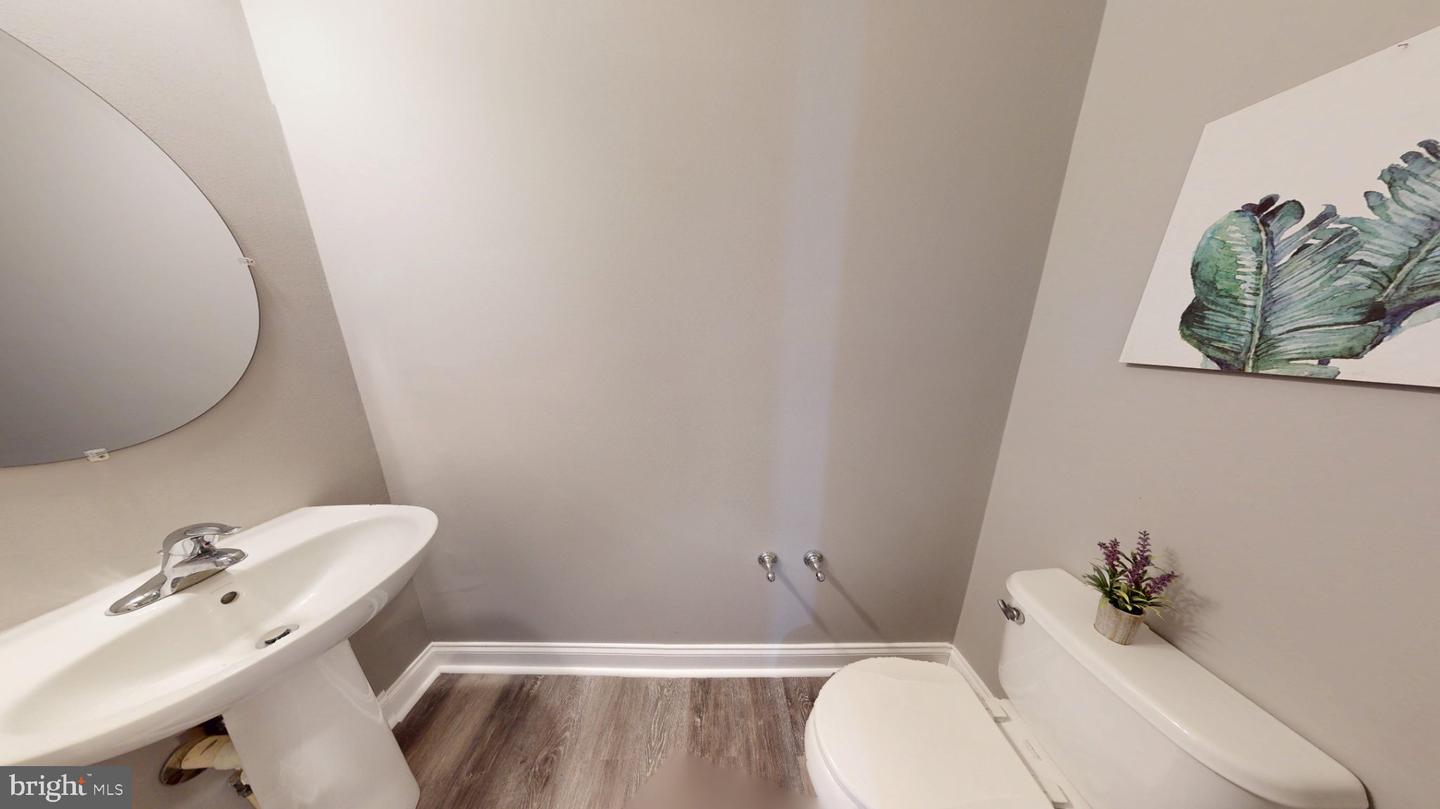 1410 N Bond St Property Photo 6