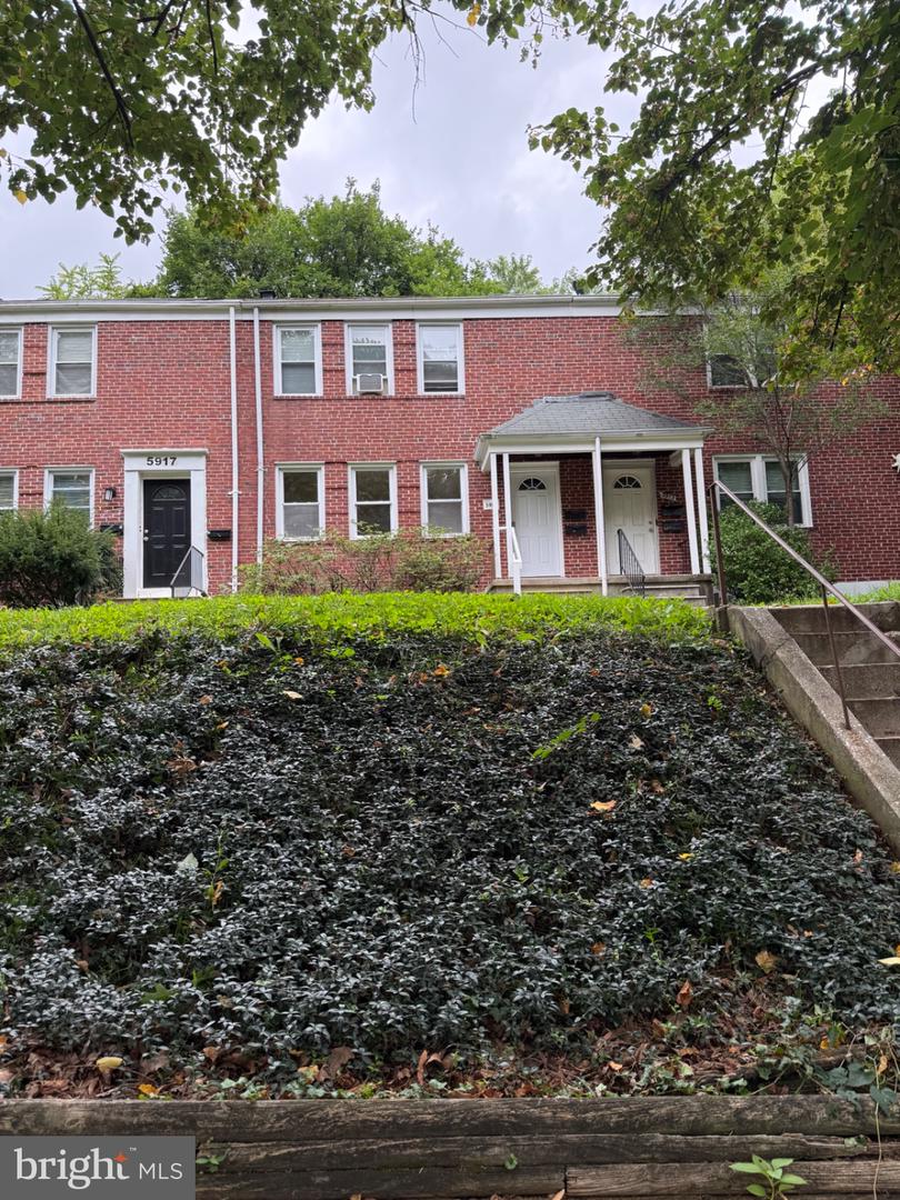 5915 CHINQUAPIN PKWY Property Photo 1