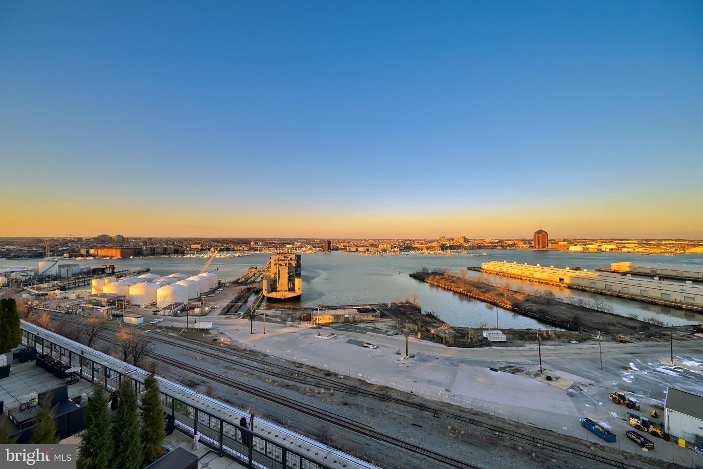 1200 Steuart St #1515 Property Photo 4