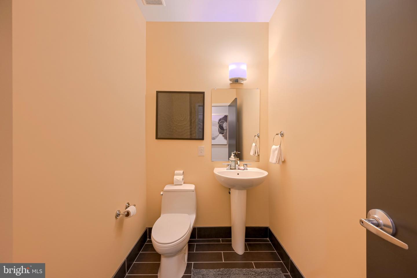 1200 Steuart St #1515 Property Photo 25