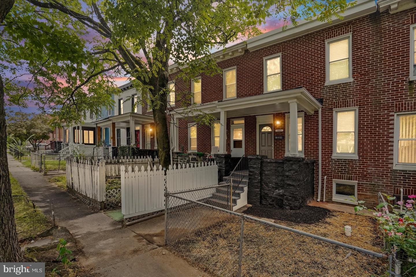 1009 DARLEY AVE Property Photo 1