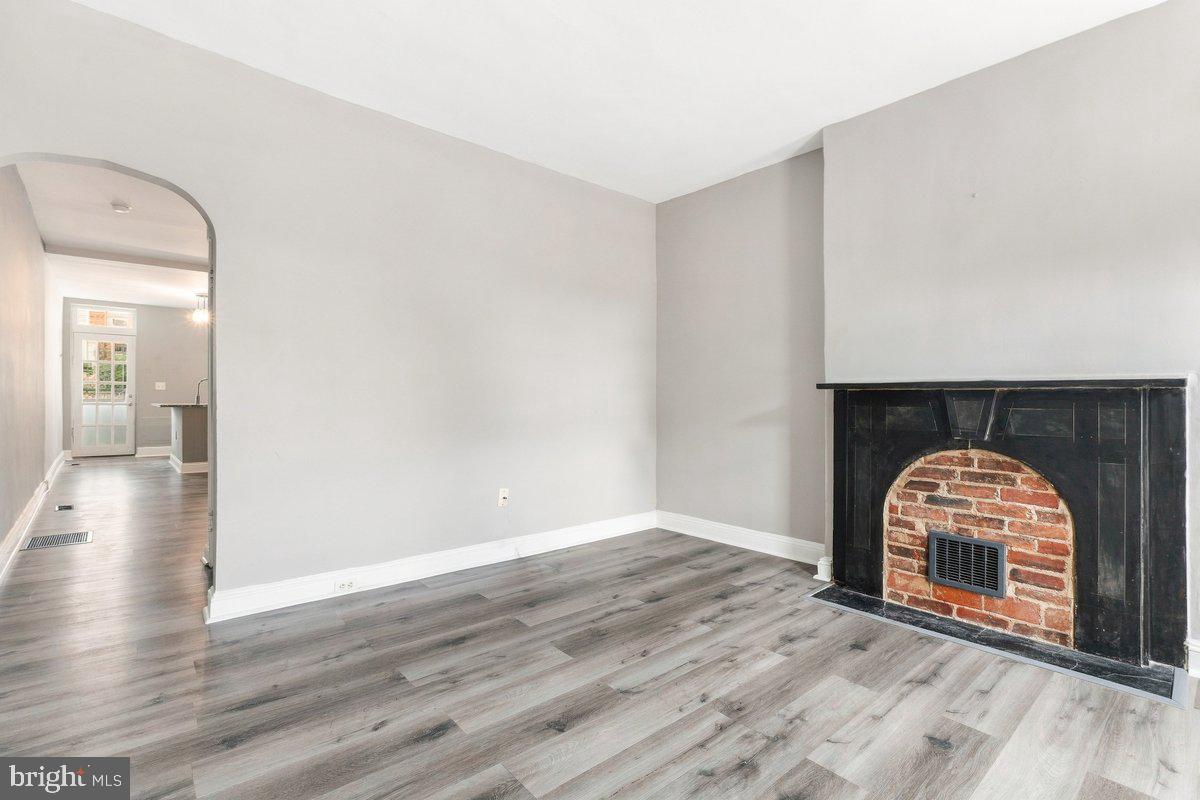 3218 Barclay St Property Photo 2
