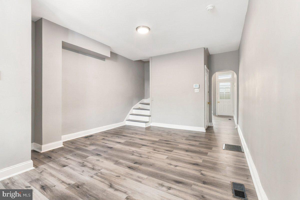 3218 Barclay St Property Photo 5
