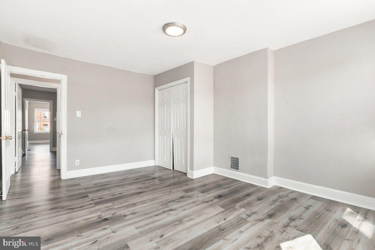 3218 Barclay St Property Photo 9