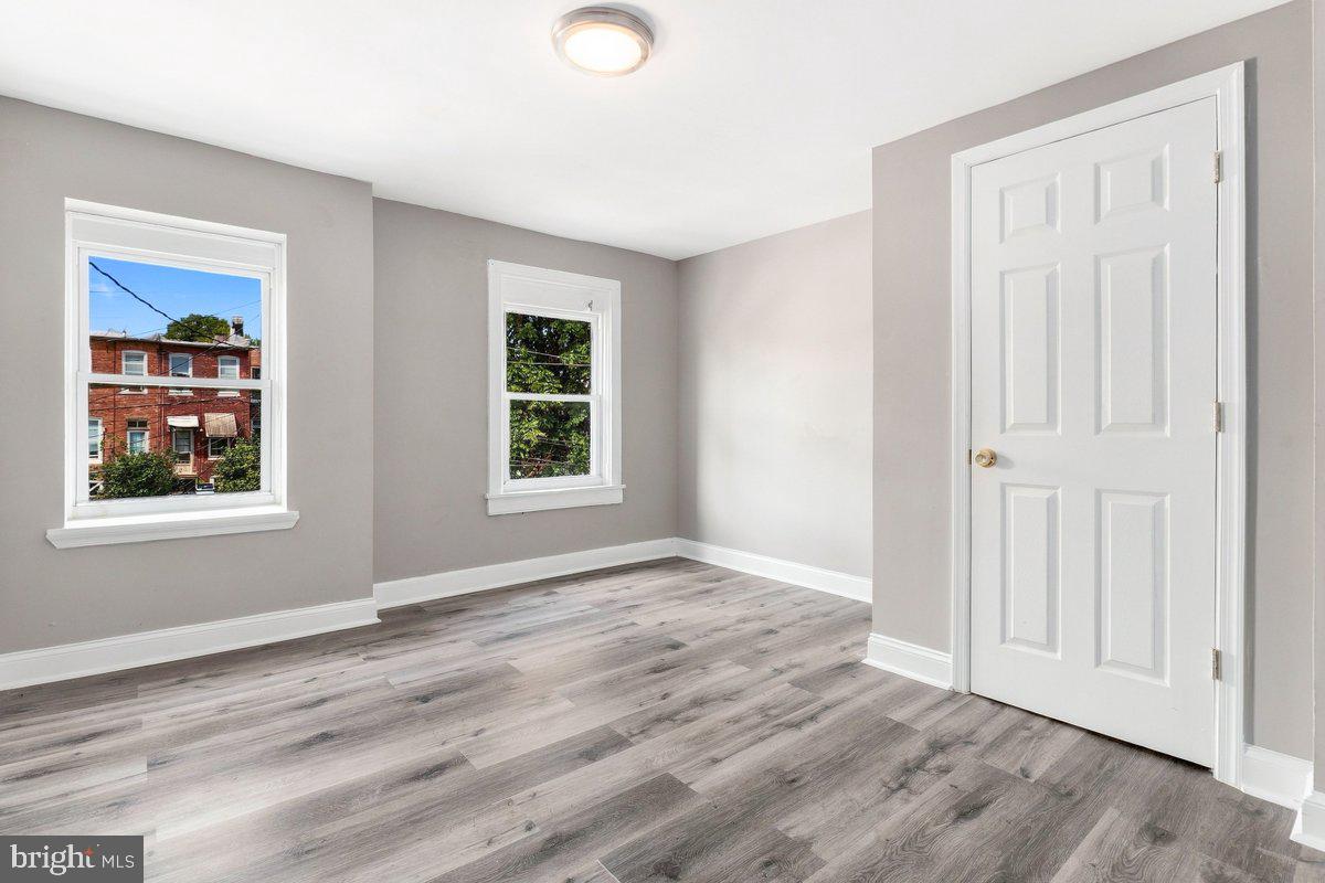 3218 Barclay St Property Photo 10