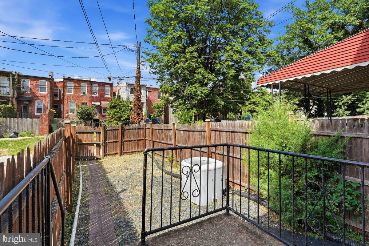 3218 Barclay St Property Photo 16