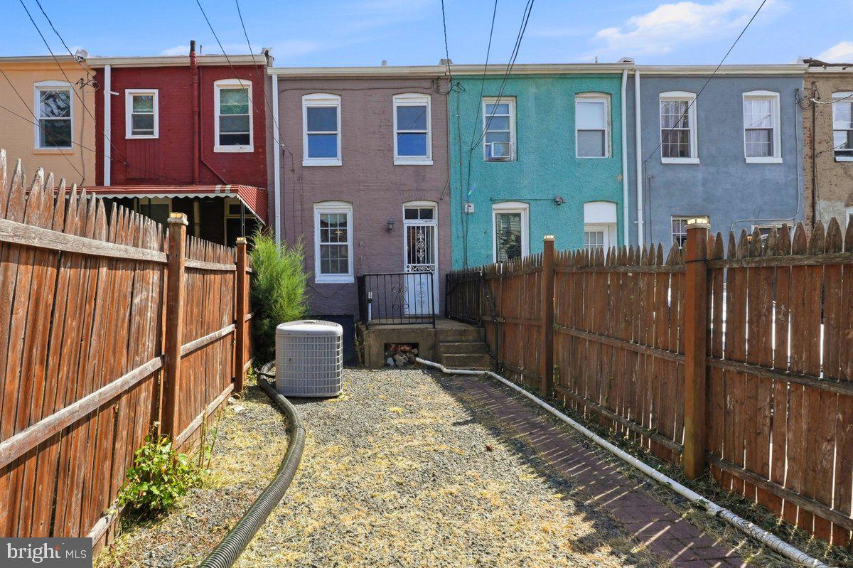 3218 Barclay St Property Photo 17