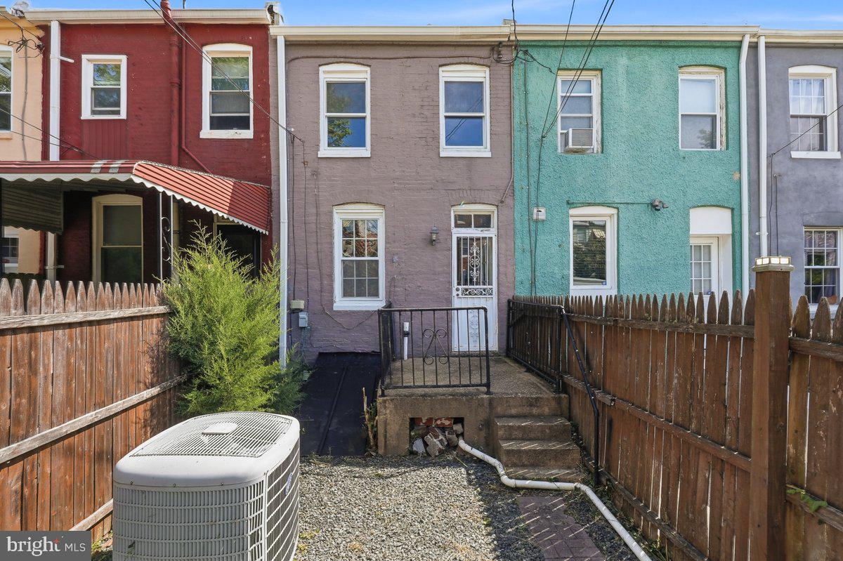 3218 Barclay St Property Photo 18