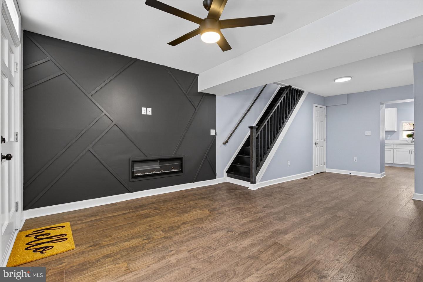 1212 W LOMBARD ST Property Photo 1