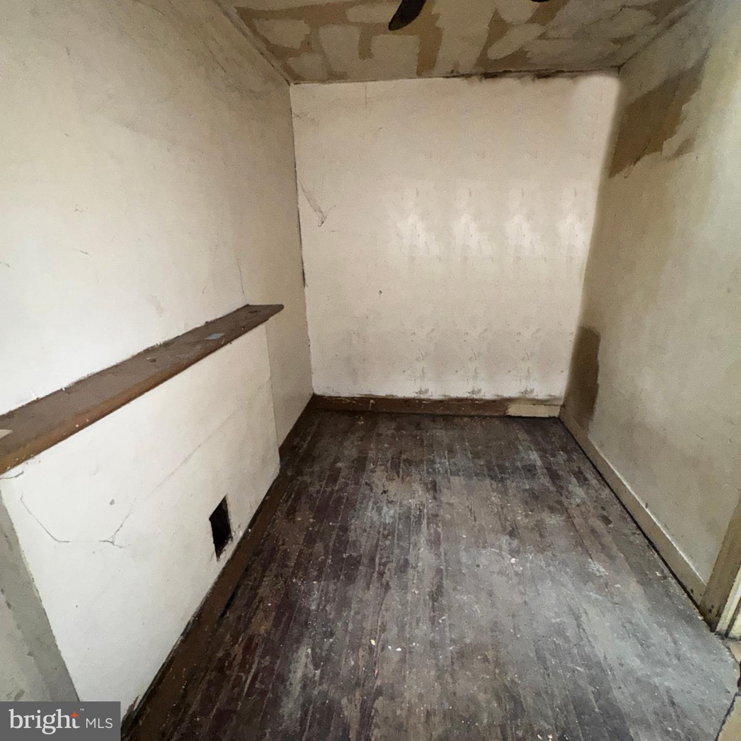 2222 W Fayette St Property Photo 6