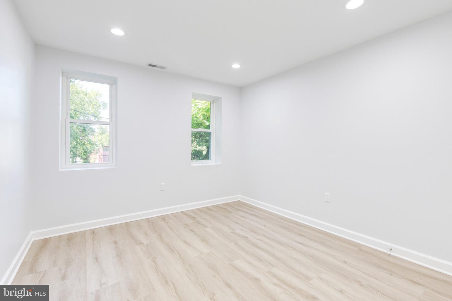 2258 Brookfield Ave Property Photo 30