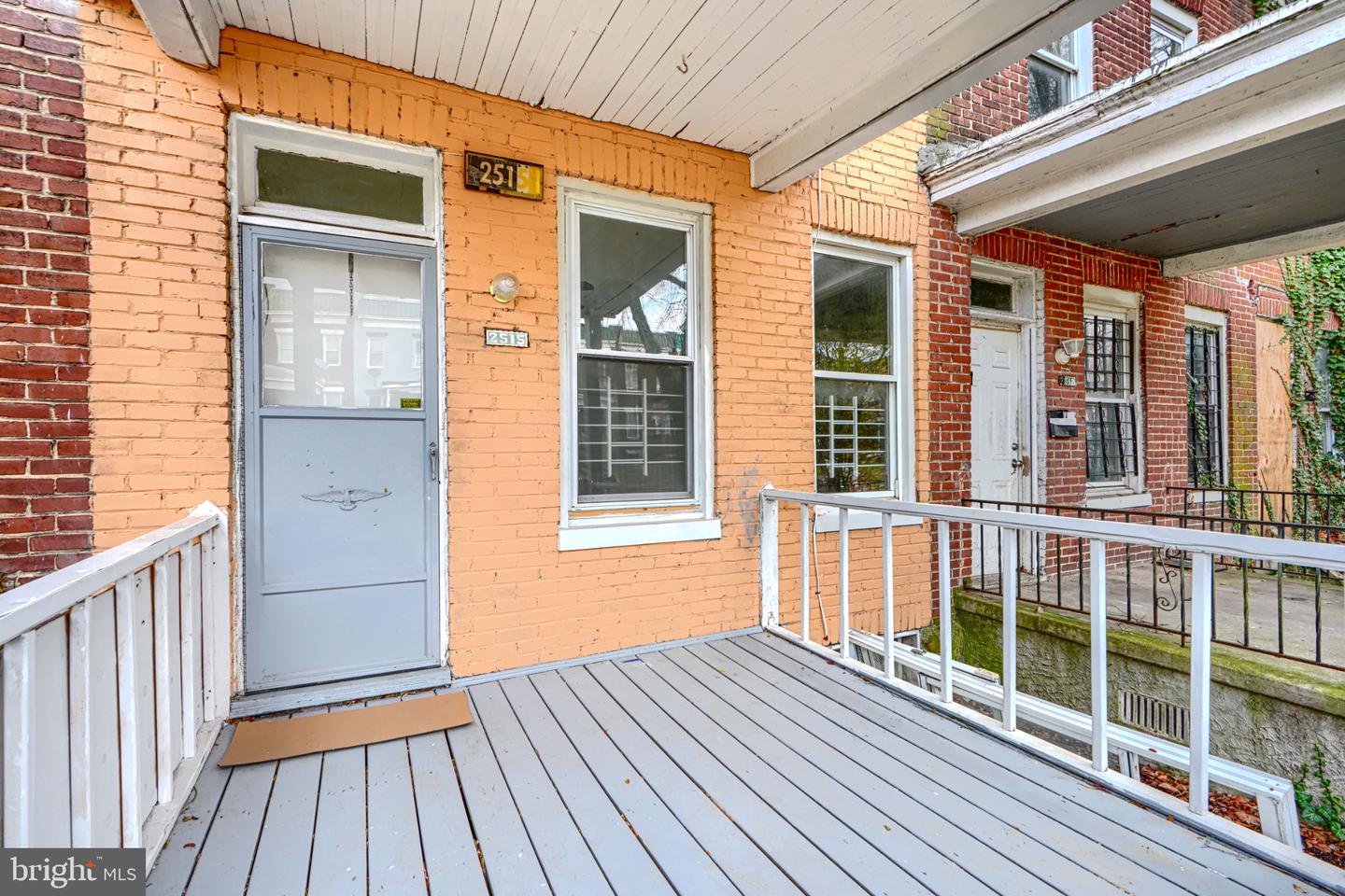 2515 Oswego Ave Property Photo 3
