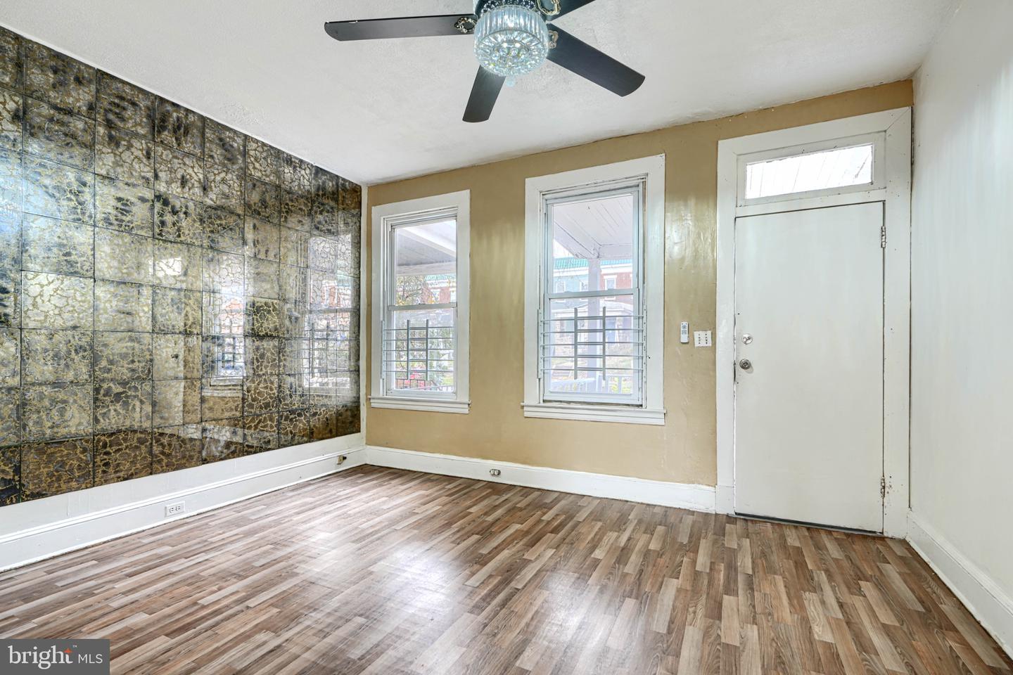 2515 Oswego Ave Property Photo 5
