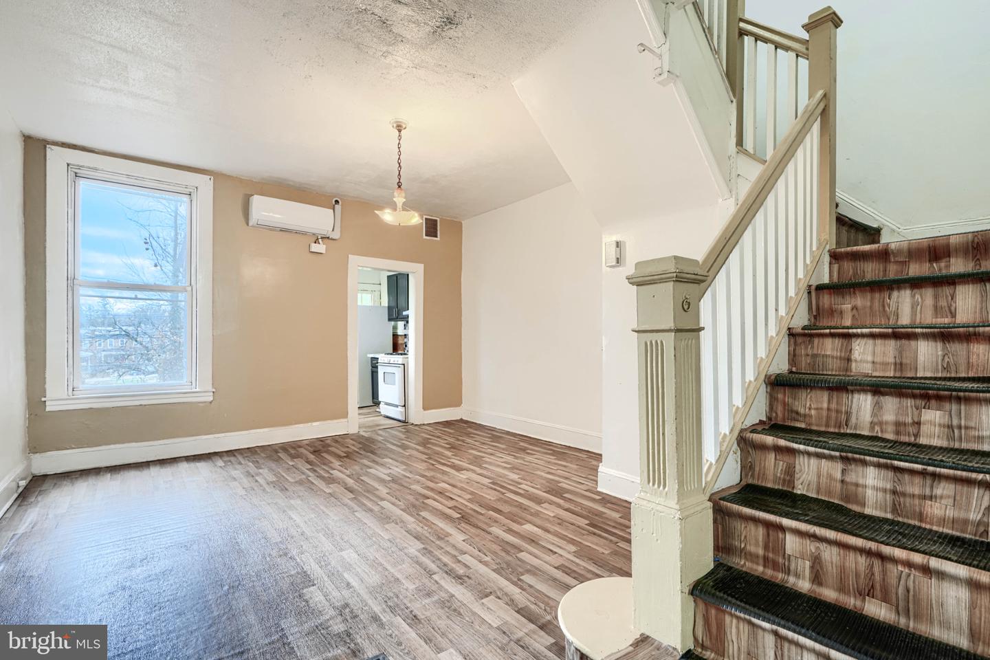 2515 Oswego Ave Property Photo 6