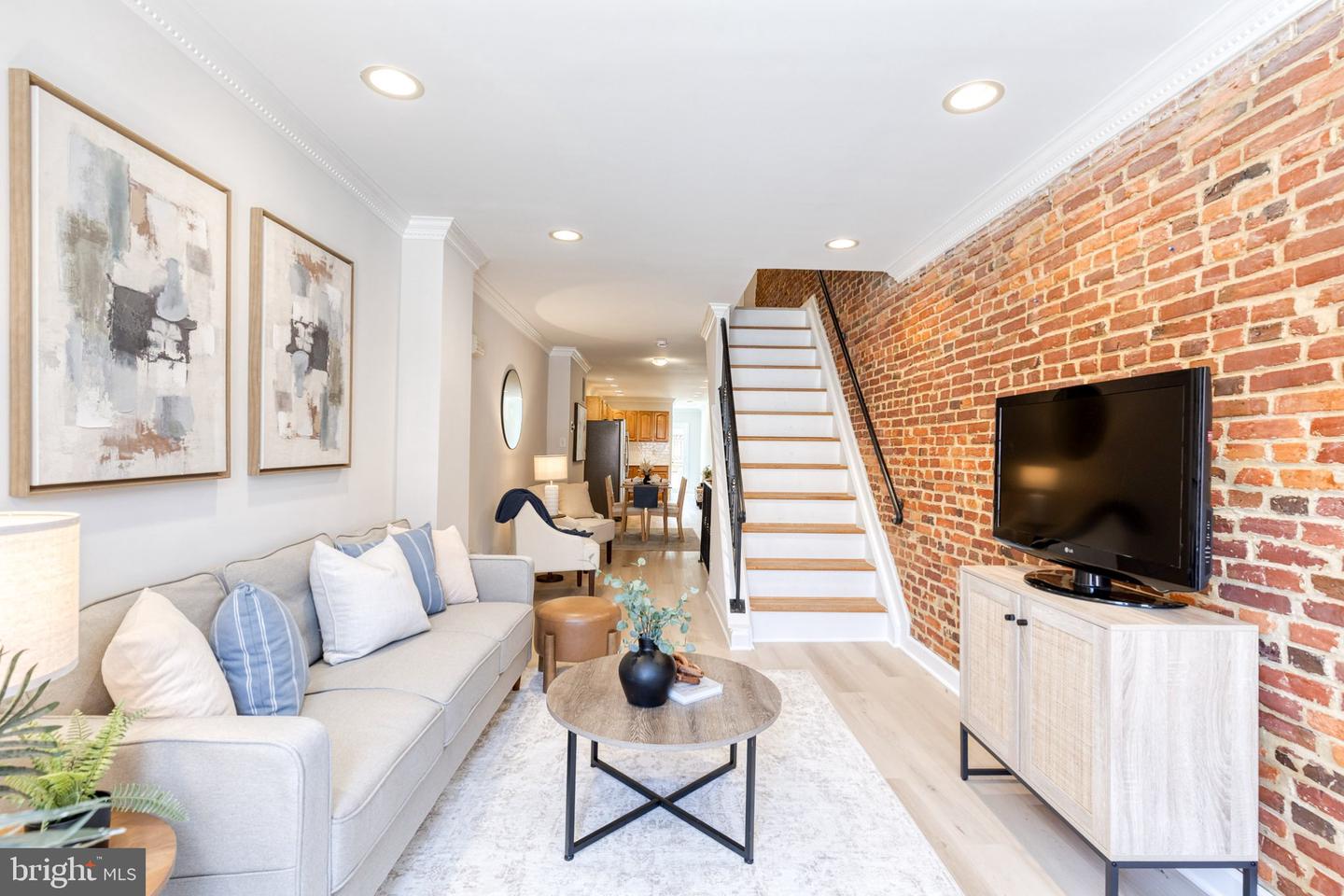 1806 Light St Property Photo 3