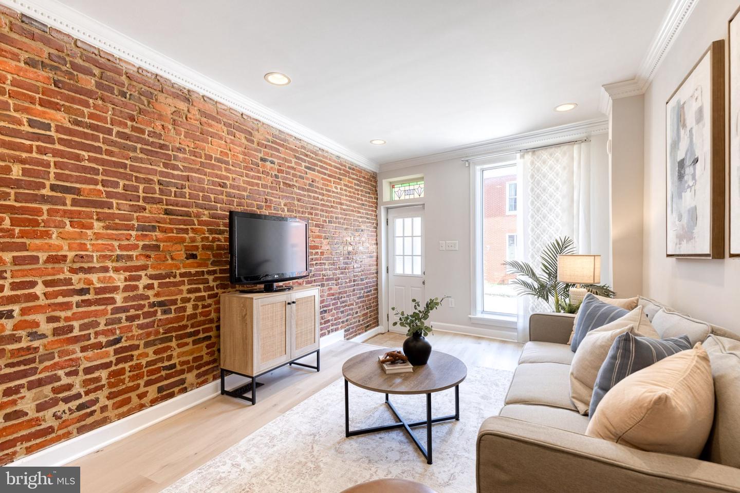 1806 Light St Property Photo 5