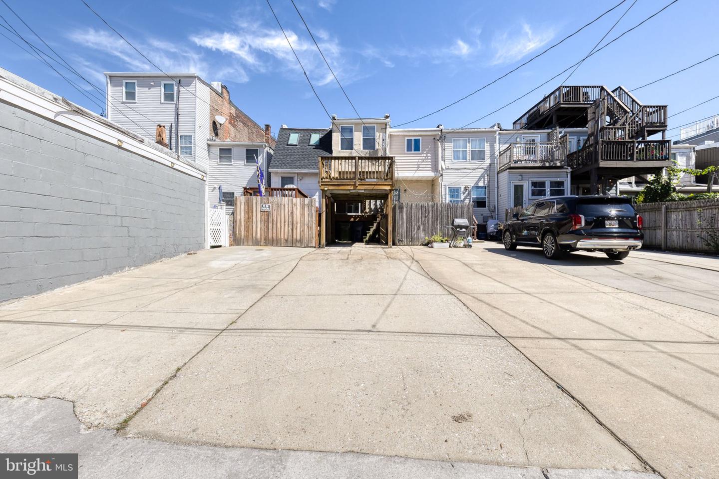 1806 Light St Property Photo 38