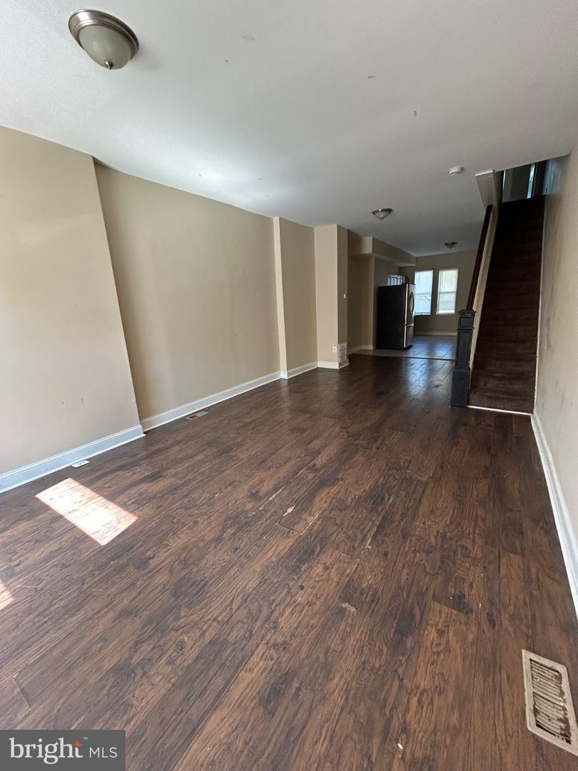2104 Penrose Ave Property Photo 2