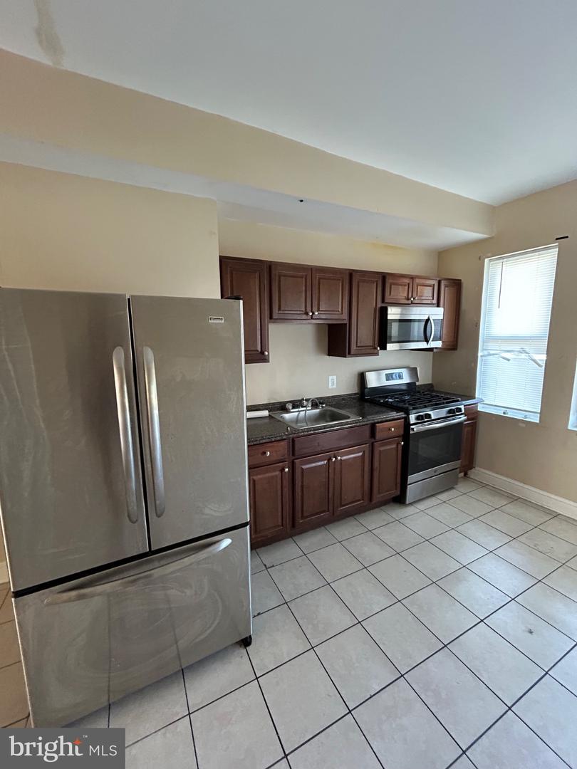 2104 Penrose Ave Property Photo 4
