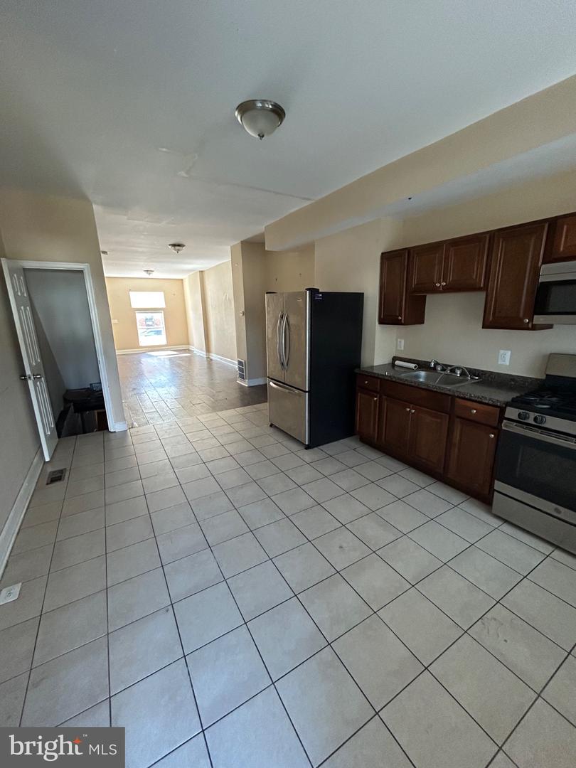 2104 Penrose Ave Property Photo 5