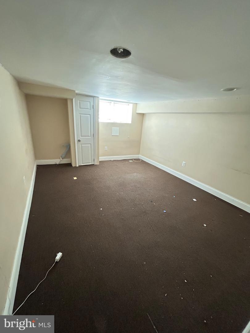 2104 Penrose Ave Property Photo 7