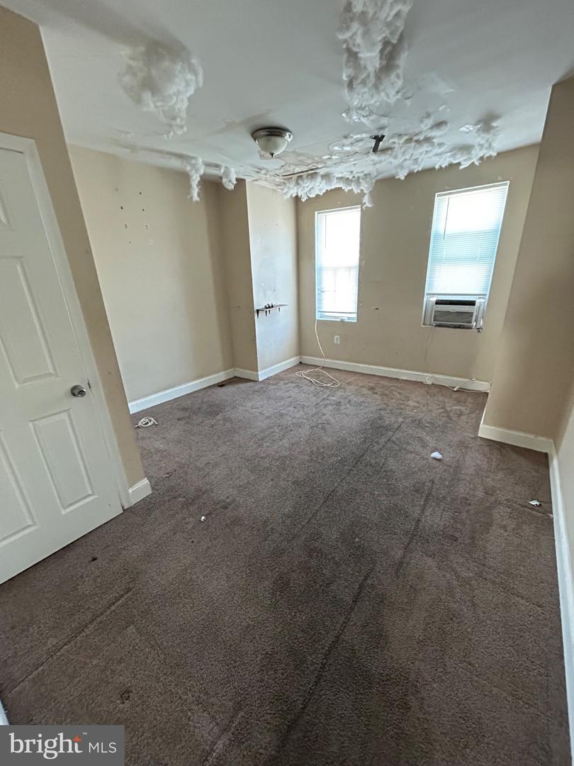 2104 Penrose Ave Property Photo 8