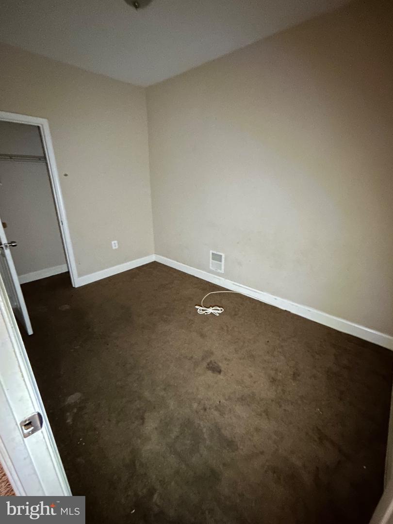 2104 Penrose Ave Property Photo 11