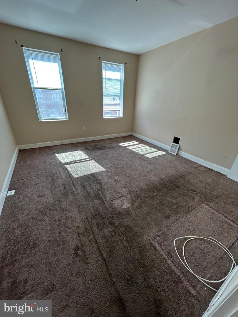 2104 Penrose Ave Property Photo 12