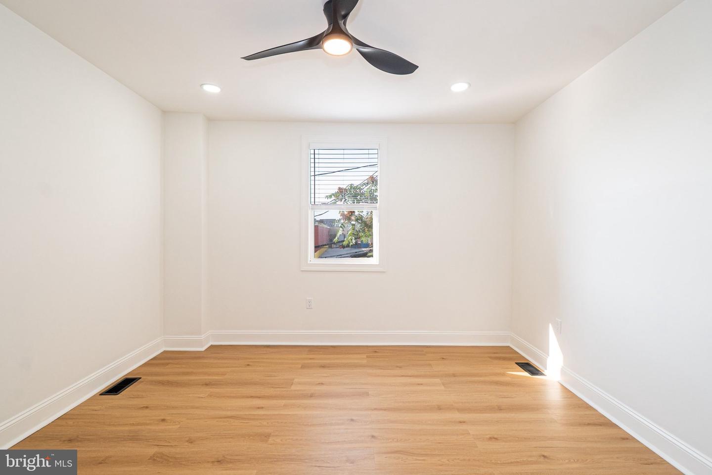 1657 Darley Ave Property Photo 12